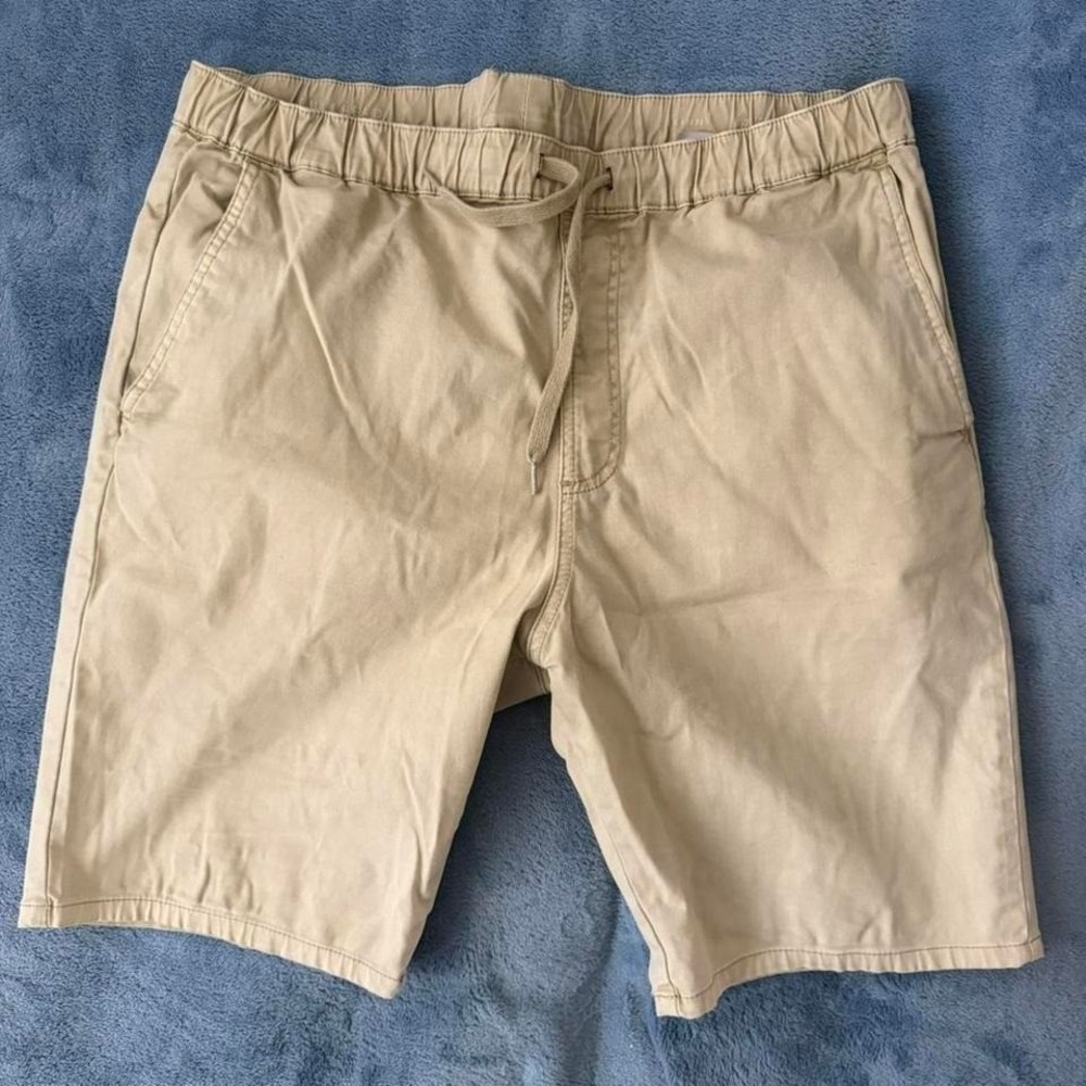 Bullhead tan shorts skinny men Size L